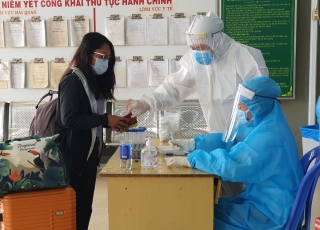 Tạm dừng yêu cầu xét nghiệm virus SARS-CoV-2 khi nhập cảnh vào Việt Nam