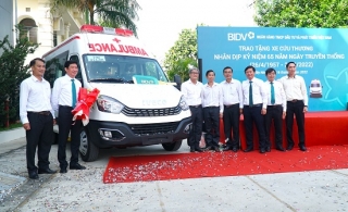 BIDV Tây Ninh: Trao tặng xe cứu thương phục vu khám, chữa bệnh