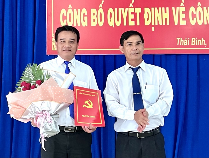 Châu Thành: Công bố các quyết định về công tác cán bộ