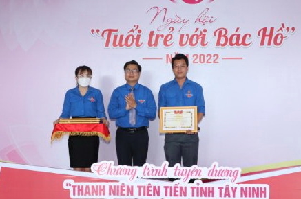 Khai mạc Ngày hội tuổi trẻ với Bác Hồ, trưng bày triển lãm về Bác và trao giải cuộc thi sáng tác thiết kế tranh, ảnh