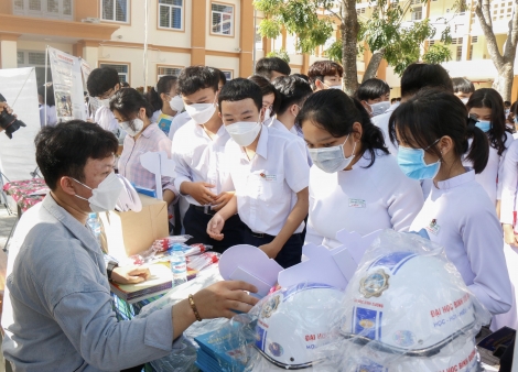 Thành đoàn Tây Ninh tư vấn hướng nghiệp cho học sinh THPT