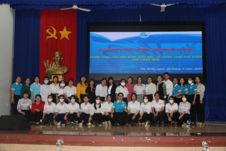 Trao học bổng Nguyễn Thị Bé cho 18 em học sinh