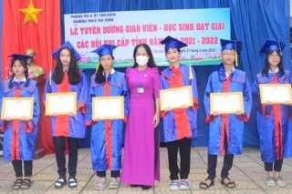 Trường THCS Thị trấn Tân Biên: Trong gian khó vẫn có “mùa vàng”