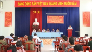 Ông Trương Nhật Quang- Trưởng Ban Dân vận Tỉnh ủy và các đại biểu HĐND tỉnh, huyện tiếp xúc cử tri xã Thanh Phước