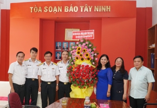 Đoàn Quân chủng Hải quân: Thăm, chúc mừng Báo Tây Ninh