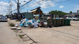 Bến Cầu: Ô nhiễm môi trường vì rác thải bừa bãi ven các tuyến đường