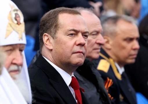 Ông Medvedev cảnh báo NATO