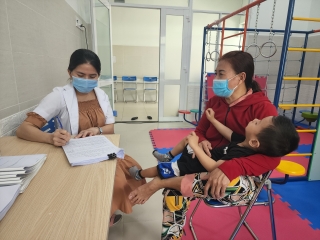 Khám và phục hồi chức năng cho trẻ khuyết tật ở Tây Ninh