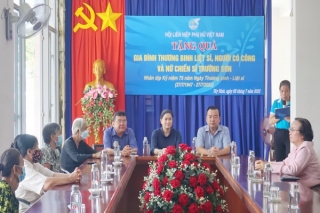 Thăm và tặng quà đối tượng chính sách tại Tây Ninh