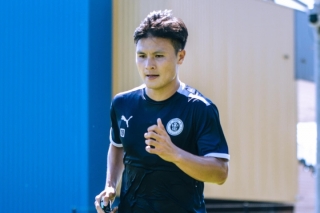 Quang Hải ghi bàn trong trận giao hữu đầu tiên của Pau FC