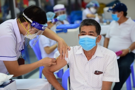 Ngăn ngừa nhiễm biến thể phụ BA.5 - vaccine vẫn là “vũ khí” hàng đầu