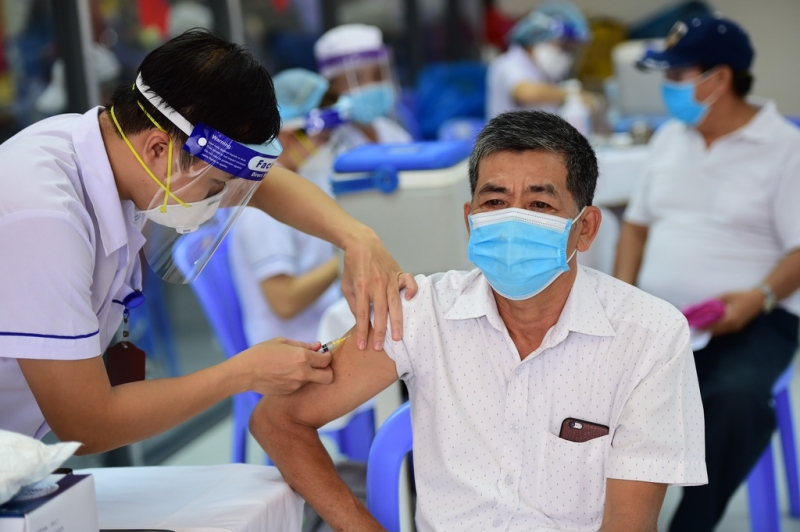 Ngăn ngừa nhiễm biến thể phụ BA.5 - vaccine vẫn là “vũ khí” hàng đầu