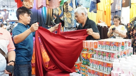 Hội chợ mua sắm và ẩm thực Việt Nam – Thái Lan thu hút 10.000 lượt khách tham quan và mua sắm