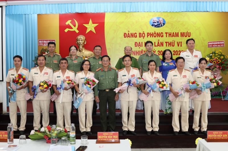 Phát huy tinh thần đoàn kết, chủ động, sáng tạo