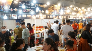 Hội chợ mua sắm và ẩm thực hàng Việt Nam - Thái Lan, tuần lễ giới thiệu nghề làm “bánh dân gian” kéo dài đến ngày 24.7