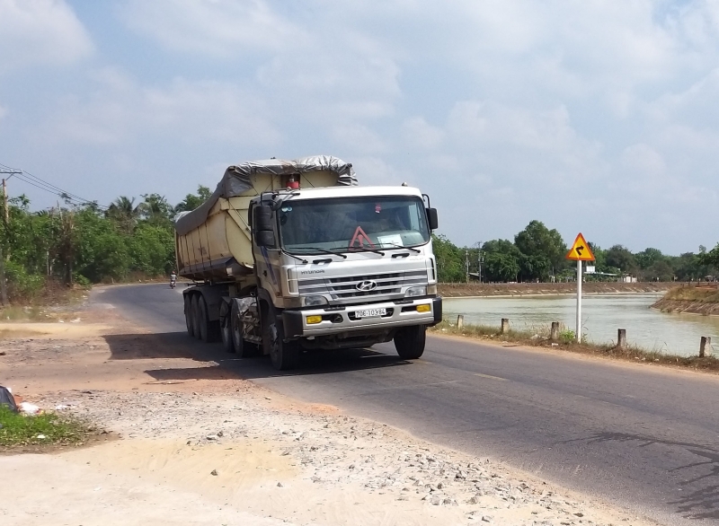 Nhiều giải pháp xử lý xe ô tô chở hàng hoá quá tải