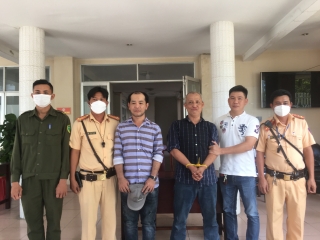 Cảnh sát giao thông Tây Ninh bắt giữ hai đối tượng trộm xe ô tô có biểu hiện “ngáo đá”