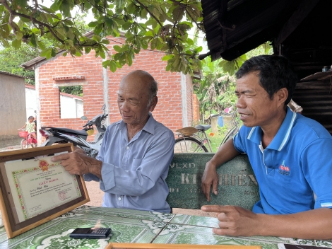 Một gia đình Khmer có 3 đảng viên