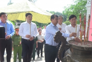 Đoàn cán bộ thành Phố Hải Phòng viếng nghĩa trang liệt sĩ Tân Biên (Đồi 82)