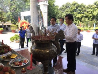 Hội Nhà báo Việt Nam tỉnh: Viếng nghĩa trang liệt sĩ Tân Biên (Đồi 82)
