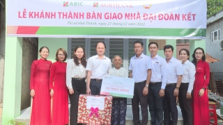 Agribank Chi nhánh Tây Ninh trao nhà đại đoàn kết ở thị xã Hoà Thành