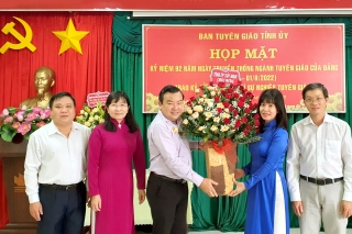Phó Bí thư Thường trực Tỉnh uỷ Phạm Hùng Thái thăm, chúc mừng Ngày truyền thống ngành Tuyên giáo của Đảng