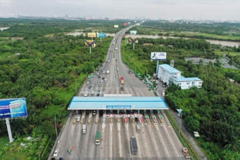 TPHCM ngày đầu triển khai thu phí không dừng: Nơi ùn ứ, chỗ thông thoáng