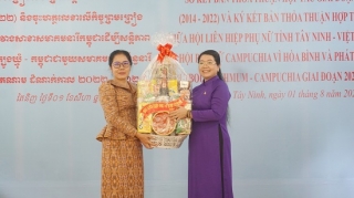 Phát huy tình hữu nghị, hợp tác giữa phụ nữ hai tỉnh Tây Ninh - Tbong Khmum