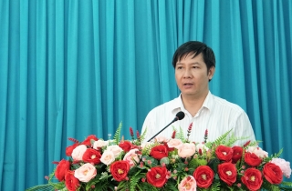 Bí thư Tỉnh uỷ, Chủ tịch HĐND tỉnh Nguyễn Thành Tâm tiếp xúc cử tri phường Hiệp Ninh.