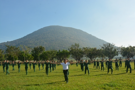 Bài 2: Đảng Cộng sản Việt Nam lãnh đạo tuyệt đối, trực tiếp về mọi mặt đối với Quân đội nhân dân Việt Nam