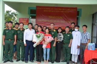 Ban CHQS thị xã Hòa Thành: Tặng nhà tình nghĩa quân-dân