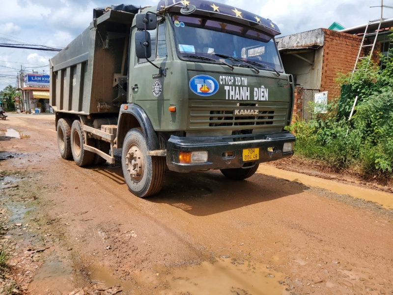 Có nên yêu cầu mỏ khai thác đất lắp đặt trạm cân?