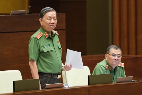 Bộ trưởng Tô Lâm: Sổ hộ khẩu giấy còn giá trị đến 31-12-2022; không có chủ trương thu sổ hộ khẩu