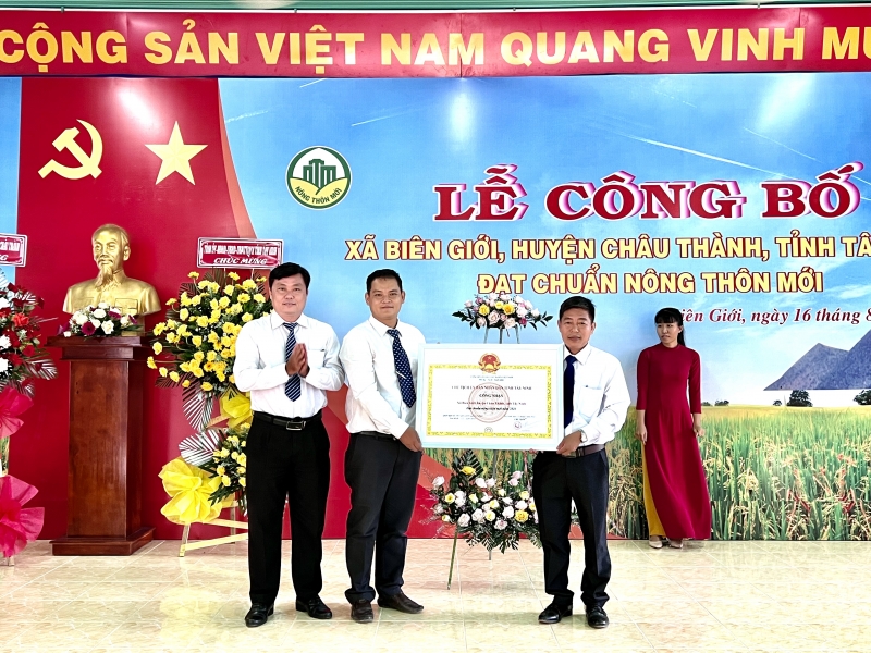 Châu Thành: Công nhận xã Biên Giới đạt chuẩn nông thôn mới