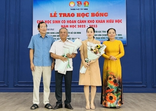Trao học bổng “Tiếp sức đến trường” năm học 2022–2023 cho học sinh thành phố Tây Ninh