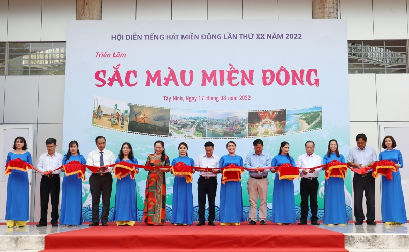 Khai mạc Triển lãm Sắc màu miền Đông