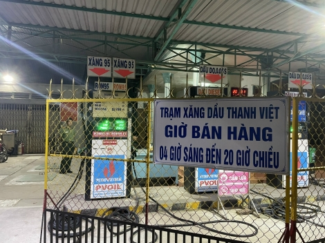 Một cây xăng bị phạt vì ngưng bán xăng dầu sớm hơn thời gian niêm yết