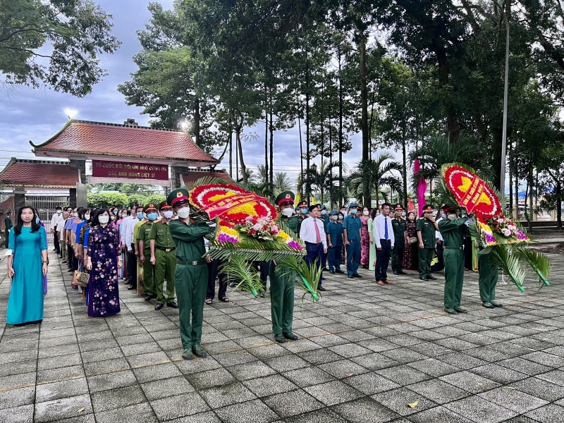 Châu Thành: Viếng nghĩa trang liệt sĩ Châu Thành