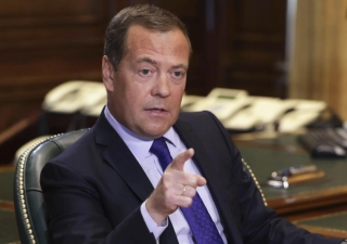 Ông Medvedev: Phương Tây “chơi cờ với Tử thần” nếu đòi chia kho hạt nhân Nga