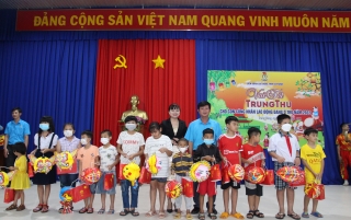 Liên đoàn Lao động tỉnh tổ chức vui tết trung thu cho con công nhân, người lao động
