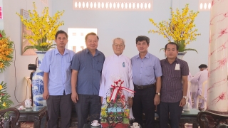 Lãnh đạo thị xã Hoà Thành: Thăm, tặng quà Hội thánh Cao đài Tây Ninh