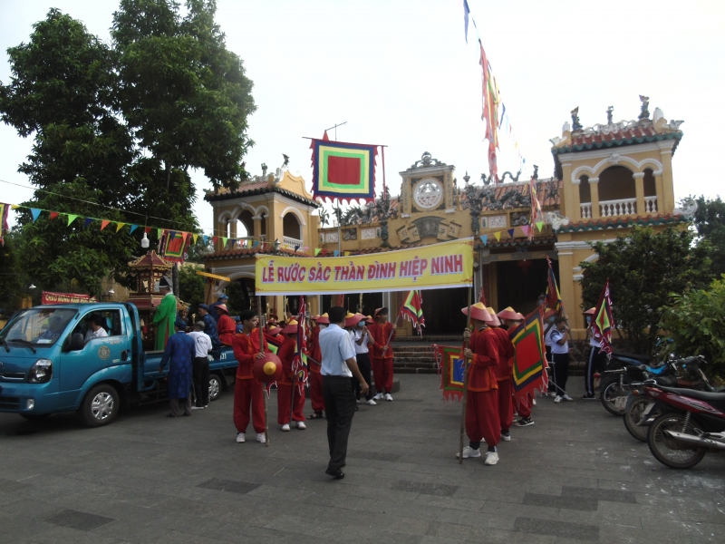 Rộn ràng lễ cầu bông đình Hiệp Ninh