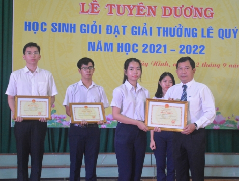 Khen thưởng 411 học sinh đoạt giải Lê Quý Đôn