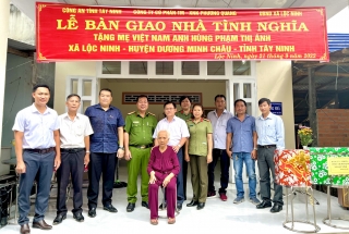 Huyện Dương Minh Châu: Trao tặng nhà tình nghĩa cho Mẹ Việt Nam anh hùng