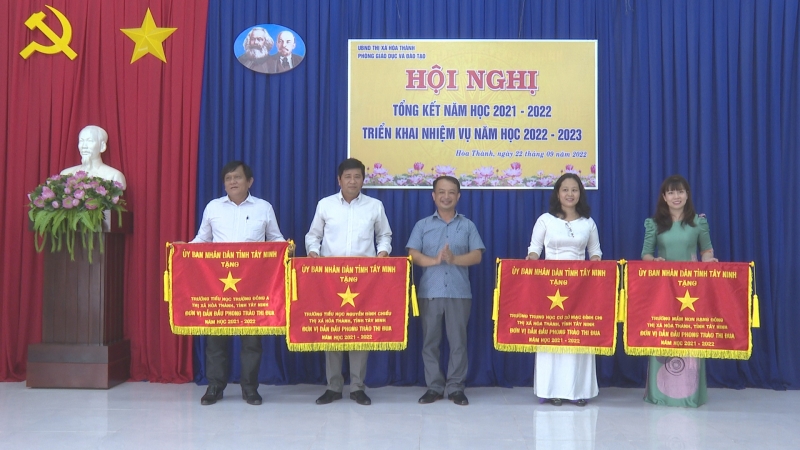 Thị xã Hoà Thành: Năm học 2021-2022 có 166 cá nhân được công nhận chiến sĩ thi đua cấp cơ sở