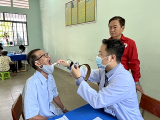 Bệnh viện Quân - Dân y miền Đông: Khám bệnh, tư vấn sức khoẻ, phát thuốc và tặng quà cho các gia đình chính sách và người nghèo tại Châu Thành