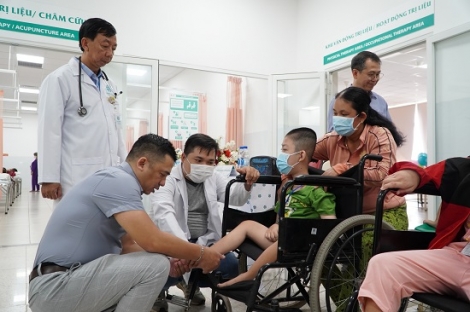 Trung tâm Phát triển sức khoẻ bền vững (VietHealth) và Bệnh viện Đa khoa Hồng Hưng ký kết hợp đồng cung cấp dịch vụ hỗ trợ cho trẻ khuyết tật