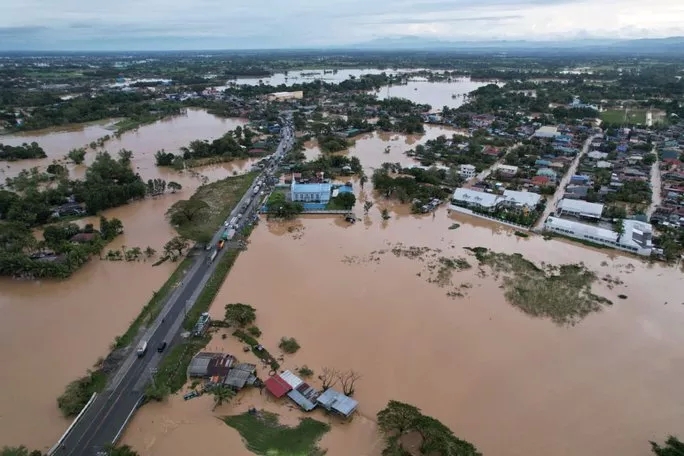 Hình ảnh siêu bão Noru hoành hành ở Philippines