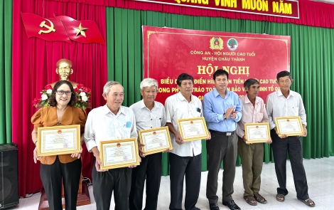 Châu Thành: Biểu dương điển hình tiên tiến người cao tuổi trong phong trào “Toàn dân bảo vệ an ninh Tổ quốc” giai đoạn 2016-2021