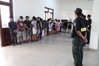 Tây Ninh: Đột kích quán karaoke, phát hiện 40 người dương tính với ma tuý